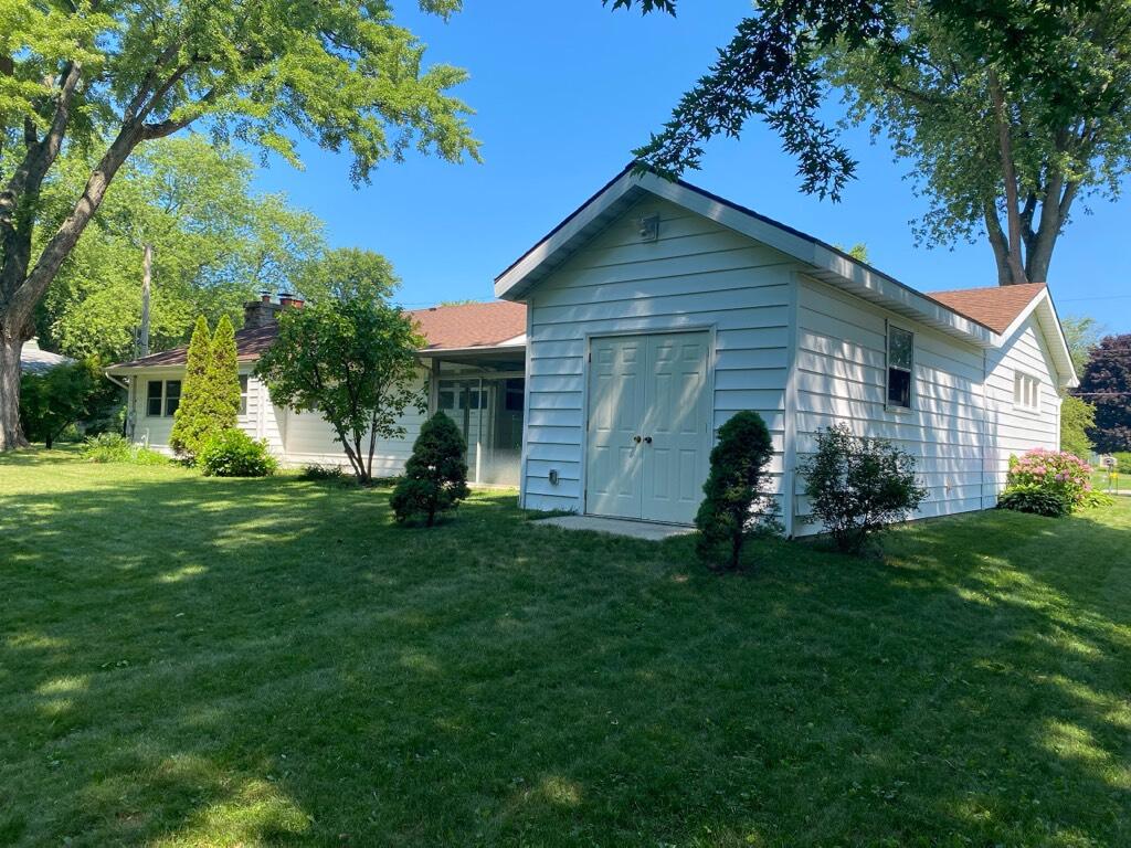 2182 South Hanley Road St. Joseph, MI 49085 - Photo 4 of 38 040 (1)