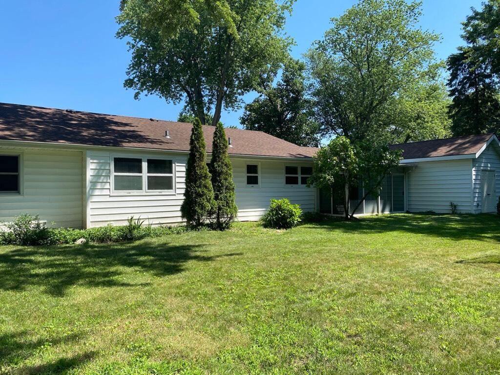 2182 South Hanley Road St. Joseph, MI 49085 - Photo 5 of 38 043 (2)