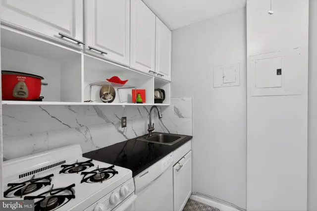 $255,000 | 1121 Arlington Boulevard, Unit 706, Arlington, VA 22209