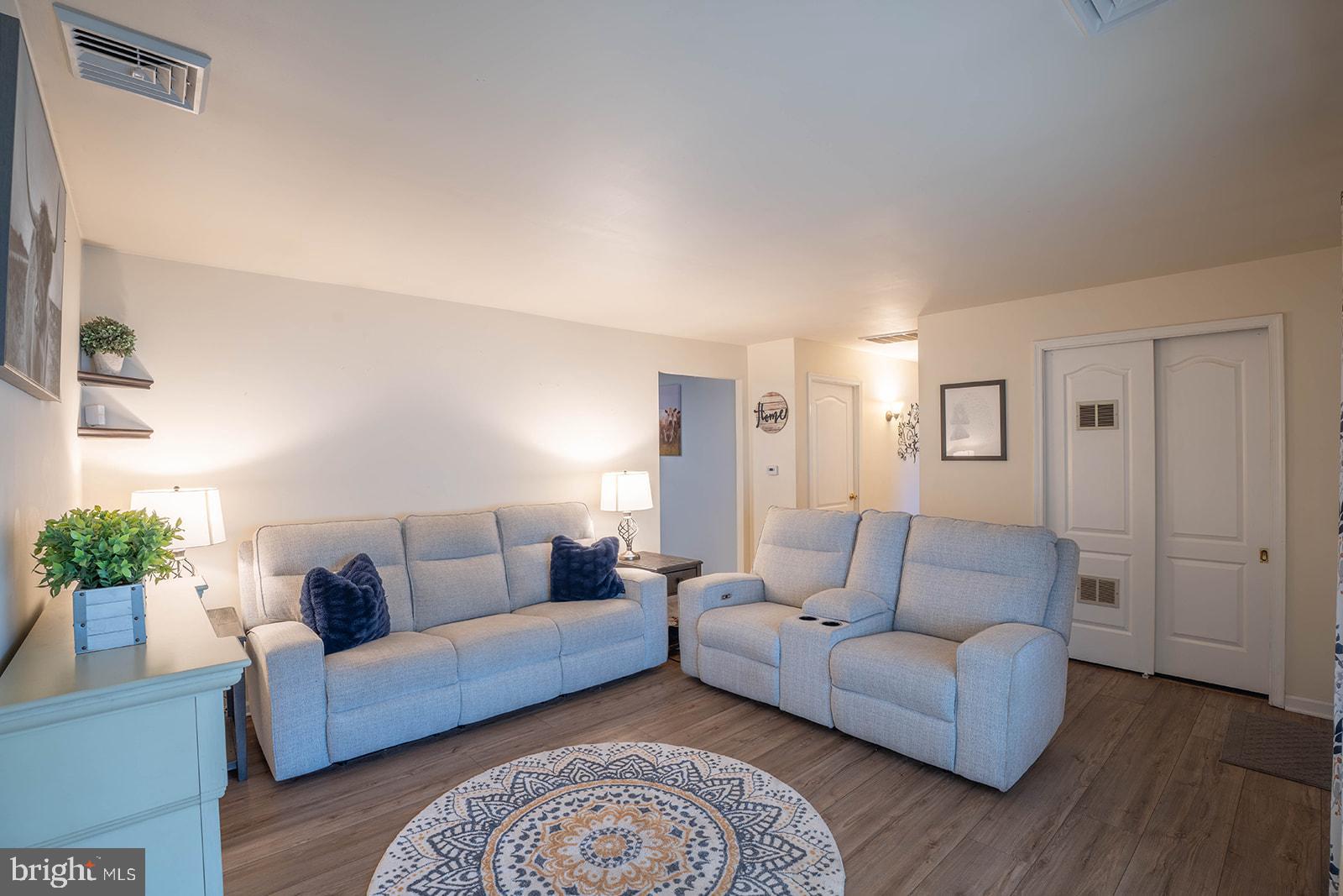 205 Yorkshire Road Fairless Hills, PA 19030 - Photo 5 of 35 Living Room