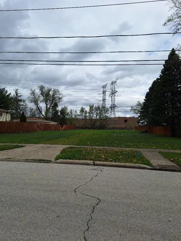 $230,000 | 890 North Avenue, Des Plaines, IL 60016