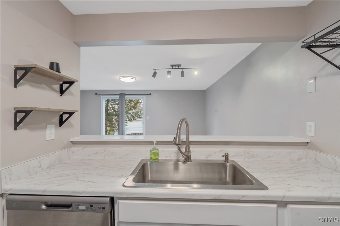 6111 Bethlehem Lane Cicero, NY 13039 - Photo 11 of 29