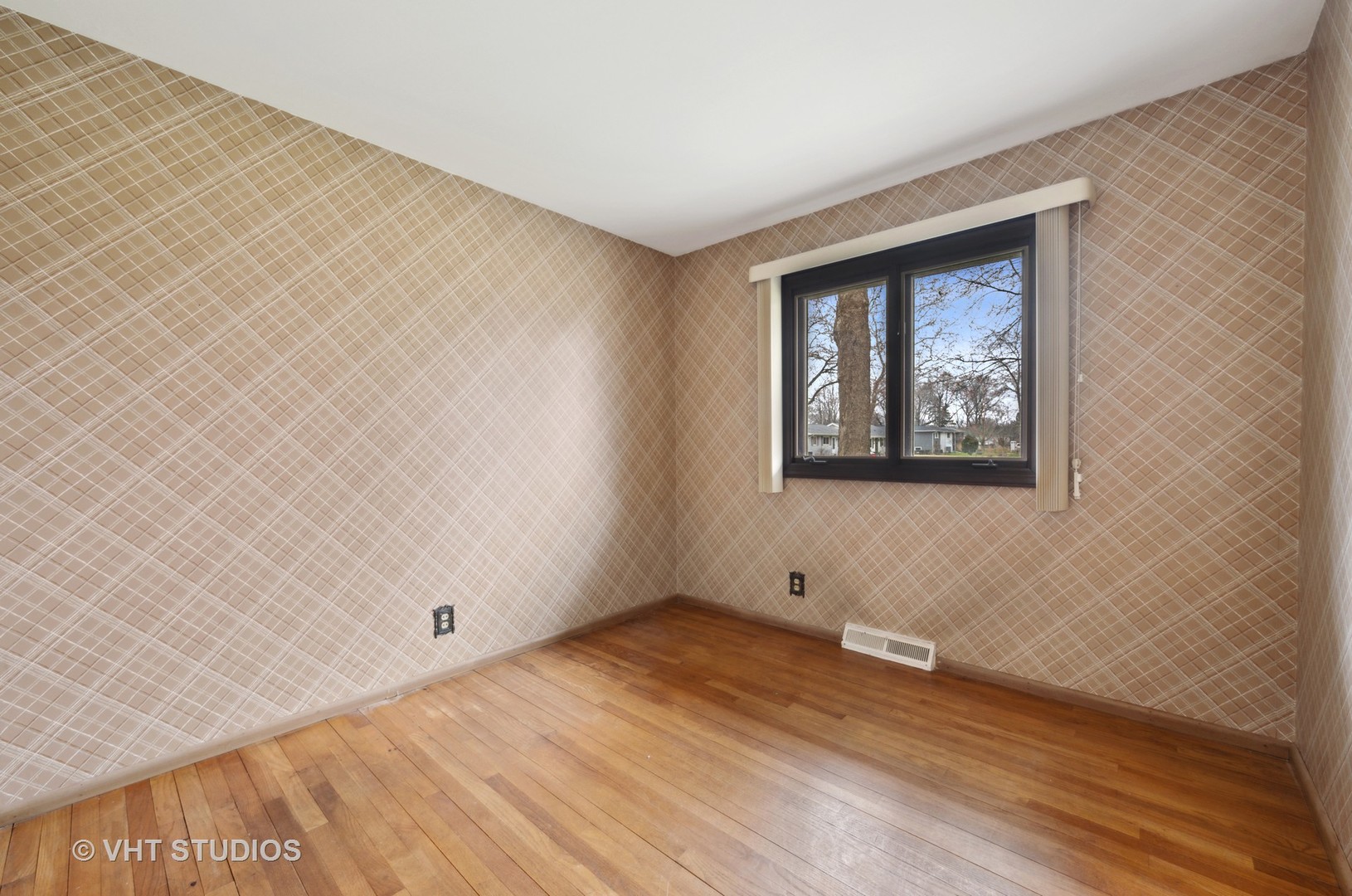1426 Dunstan Road Geneva, IL 60134 - Photo 9 of 16 a view of empty room with wooden floor