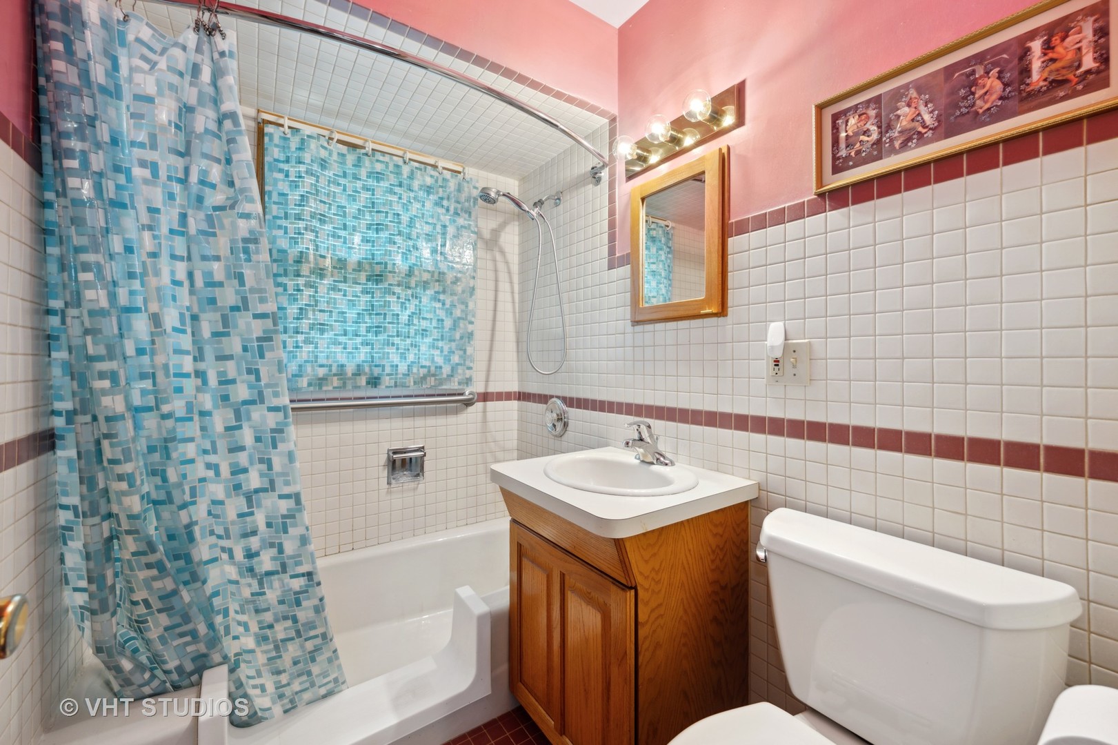 1426 Dunstan Road Geneva, IL 60134 - Photo 10 of 16 a bathroom with a sink a toilet and shower