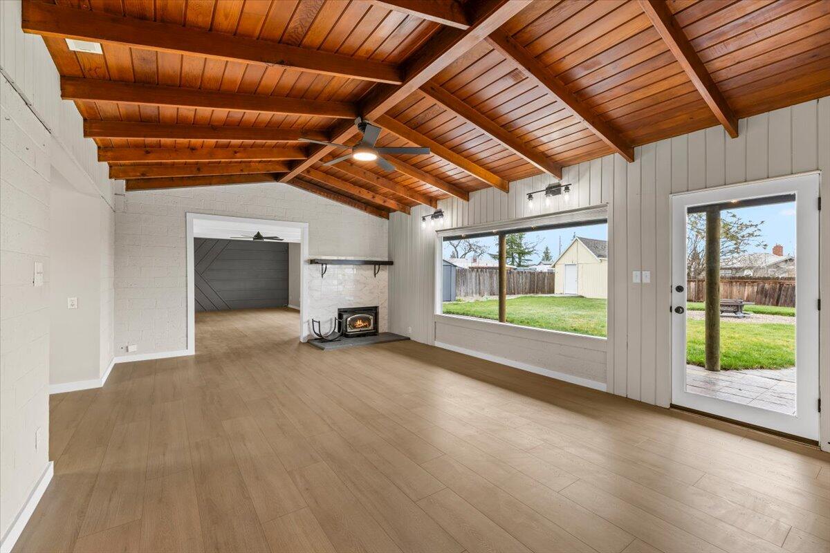 140 North 8th Street Central Point, OR 97502 - Photo 7 of 29