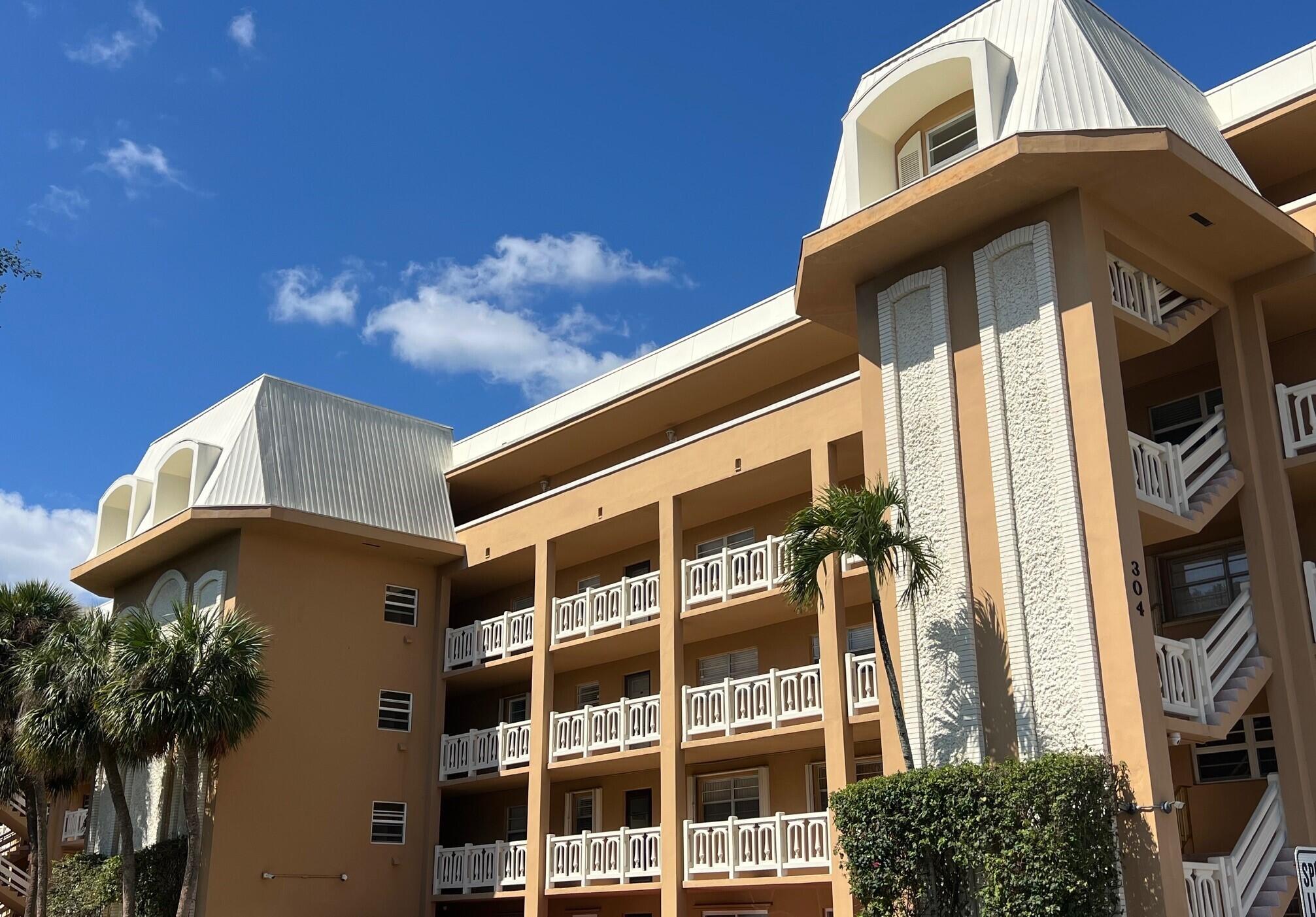 304 Golfview Road, Unit 103E North Palm Beach, FL 33408 - Photo 43 of 47 Front of the Condo