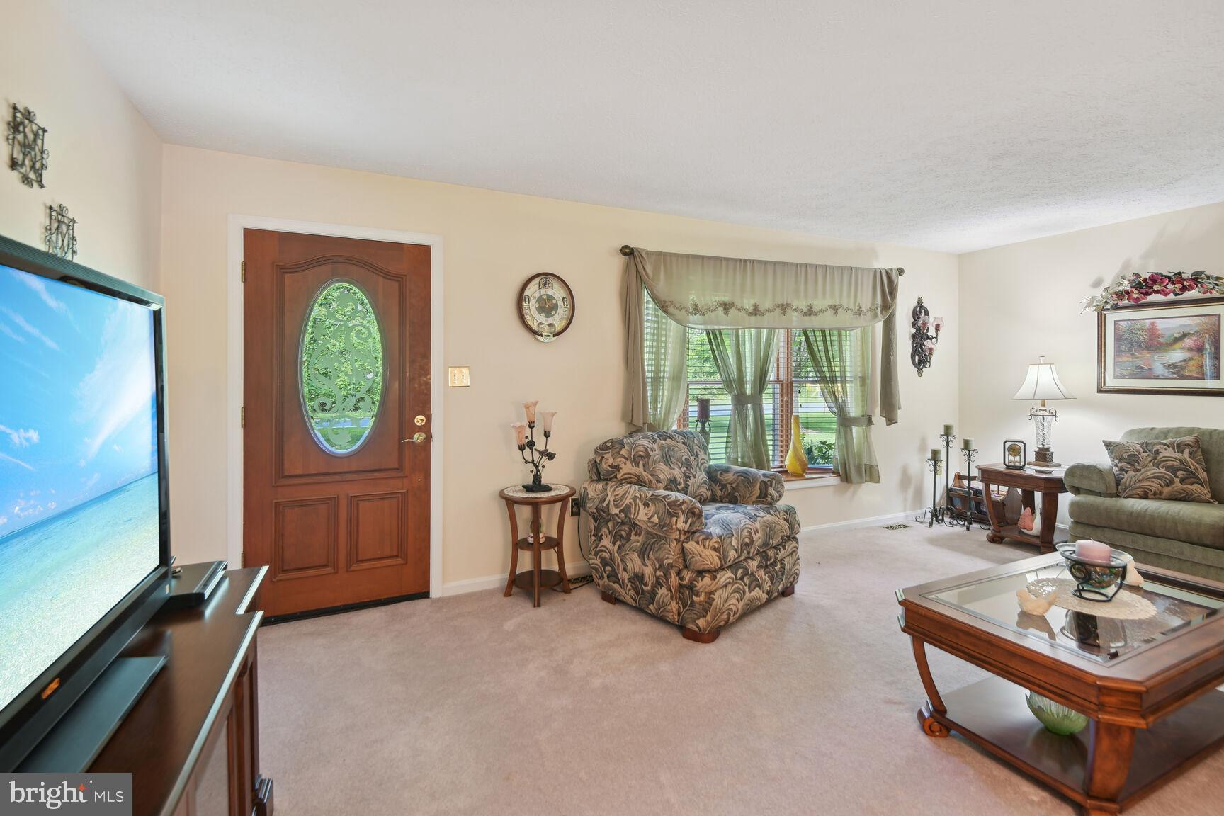 4949 Idlewilde Road Shady Side, MD 20764 - Photo 5 of 31 Living Area