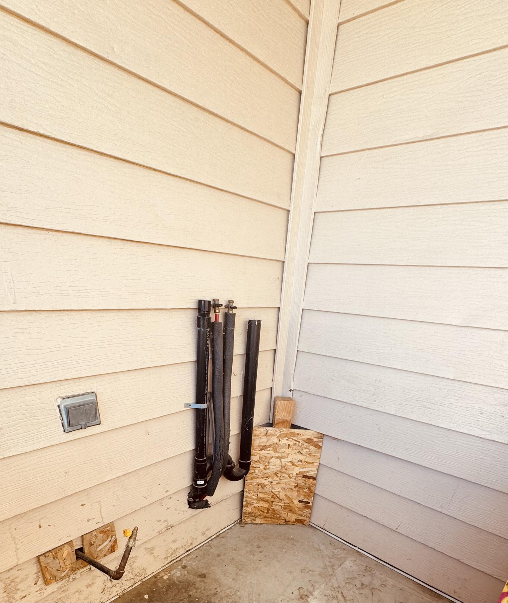 45800 Challanger Way Lancaster, CA 93535 - Photo 7 of 16 a view of outdoor space and dryer