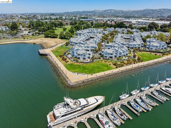 $800,000 | 807 Commodore Drive, Richmond, CA 94804