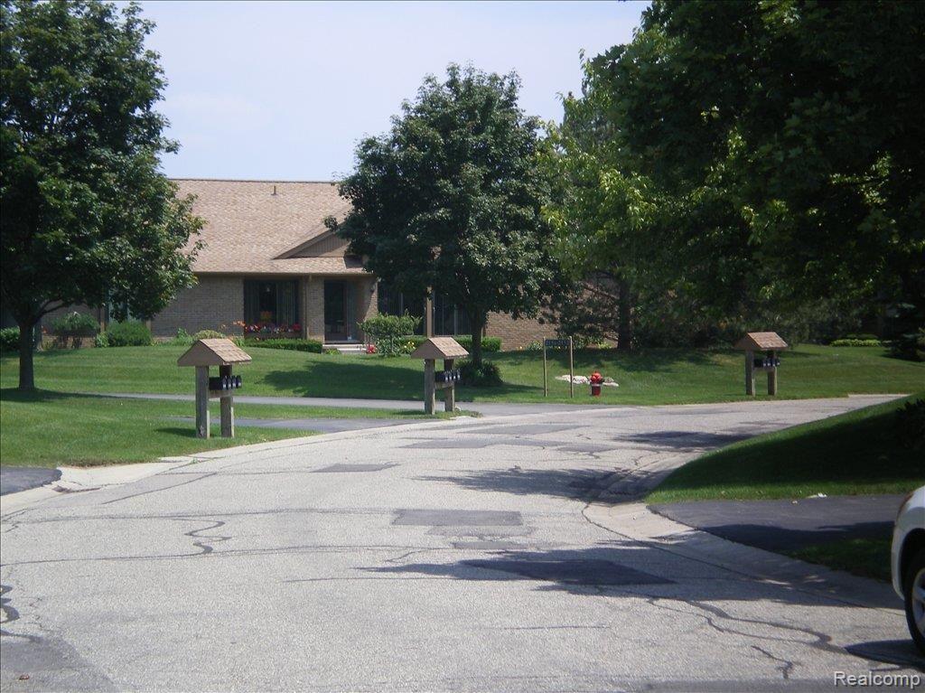 2162 London Bridge Drive, Unit 56 Rochester, MI 48307 - Photo 21 of 23 street view to east