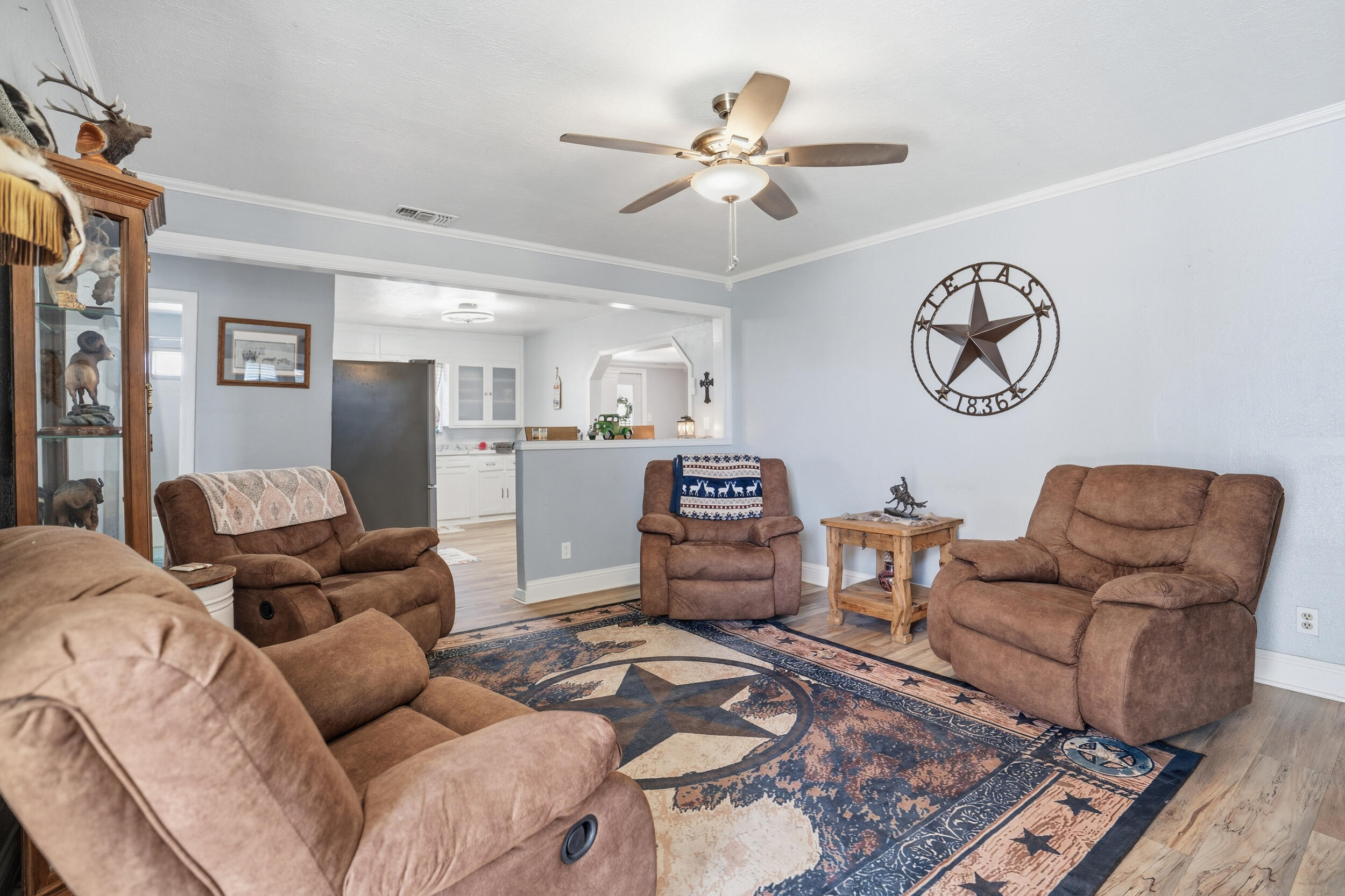 2104 West 26th Plainview, TX 79072 - Photo 2 of 17 2_dsc04823