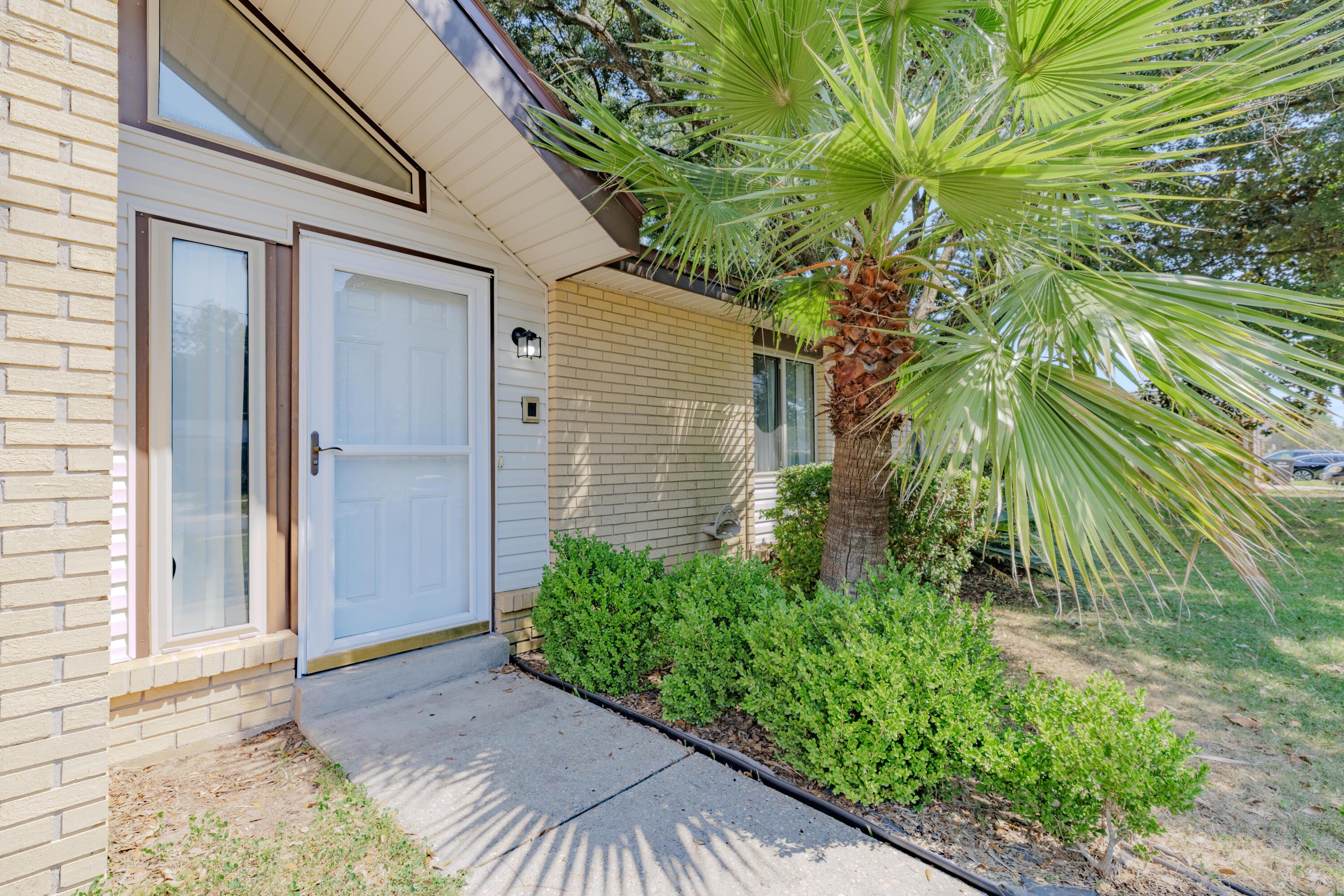 4150 April Road Pensacola, FL 32504 - Photo 3 of 47 4150 April Rd-43