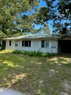 a front view of house with yard