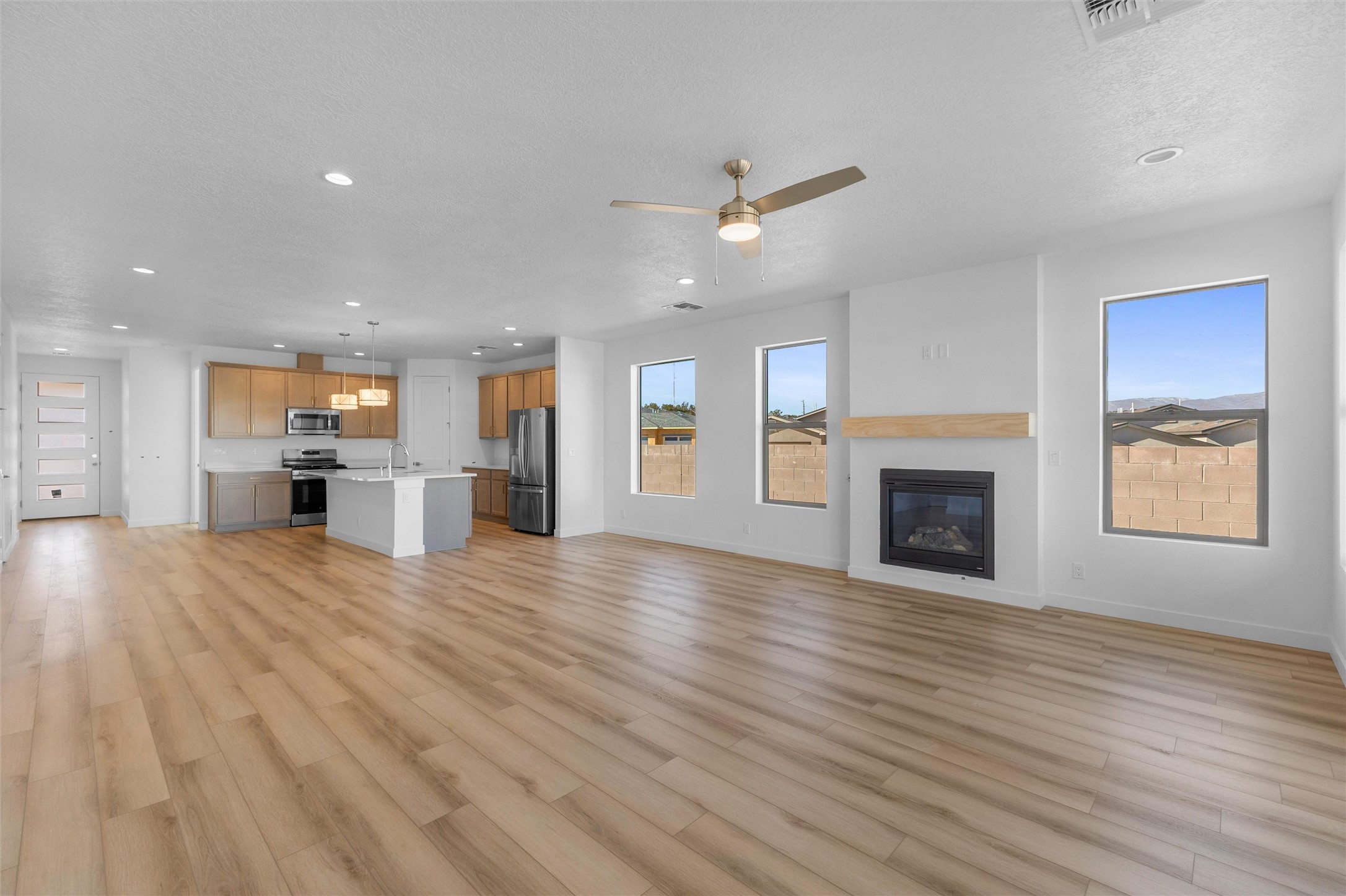 71 Cadena Loop Los Alamos, NM 87547 - Photo 3 of 27