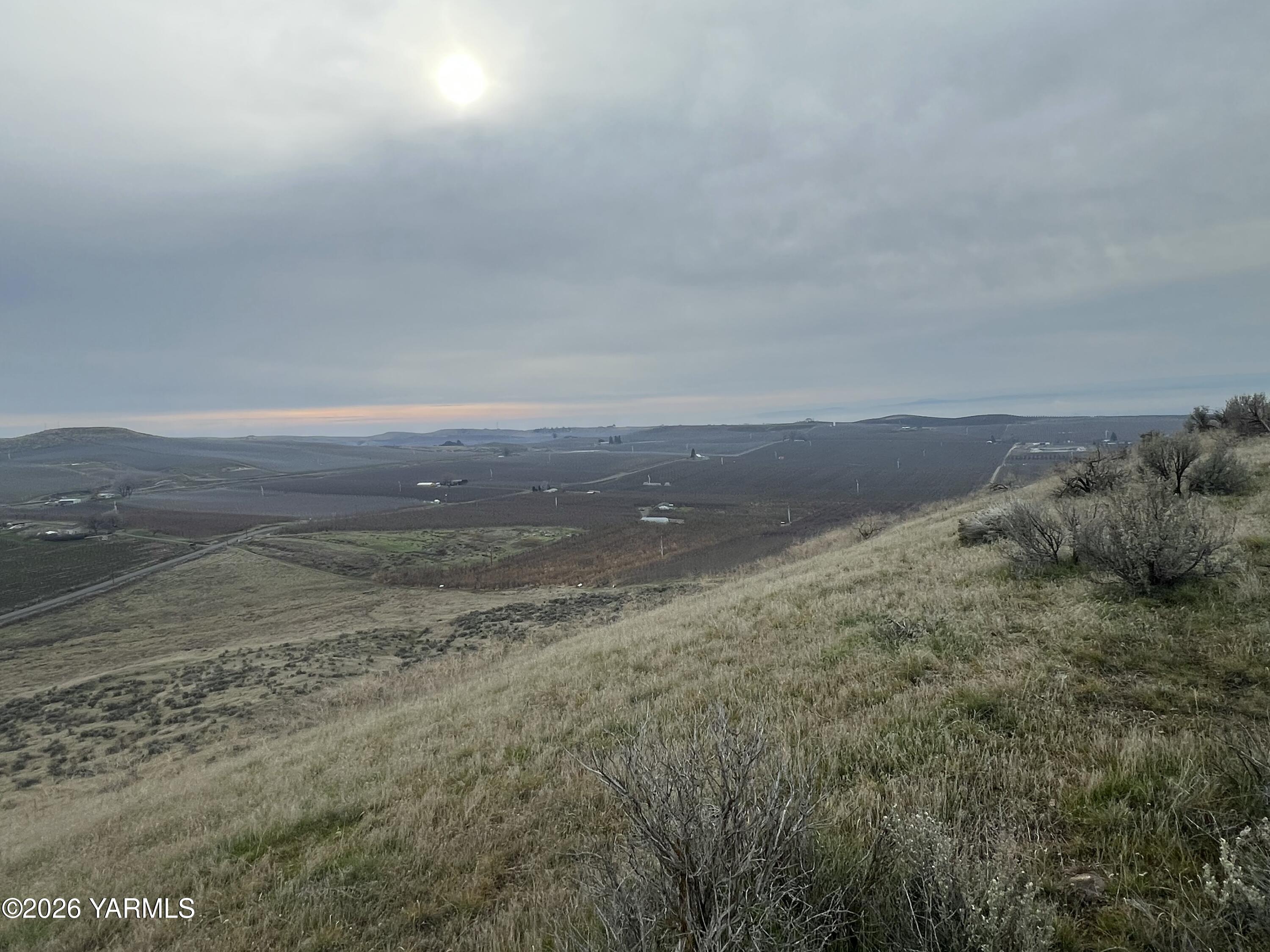 761 Nightingale Road Wapato, WA 98951 - Photo 13 of 51 a view of beach and ocean