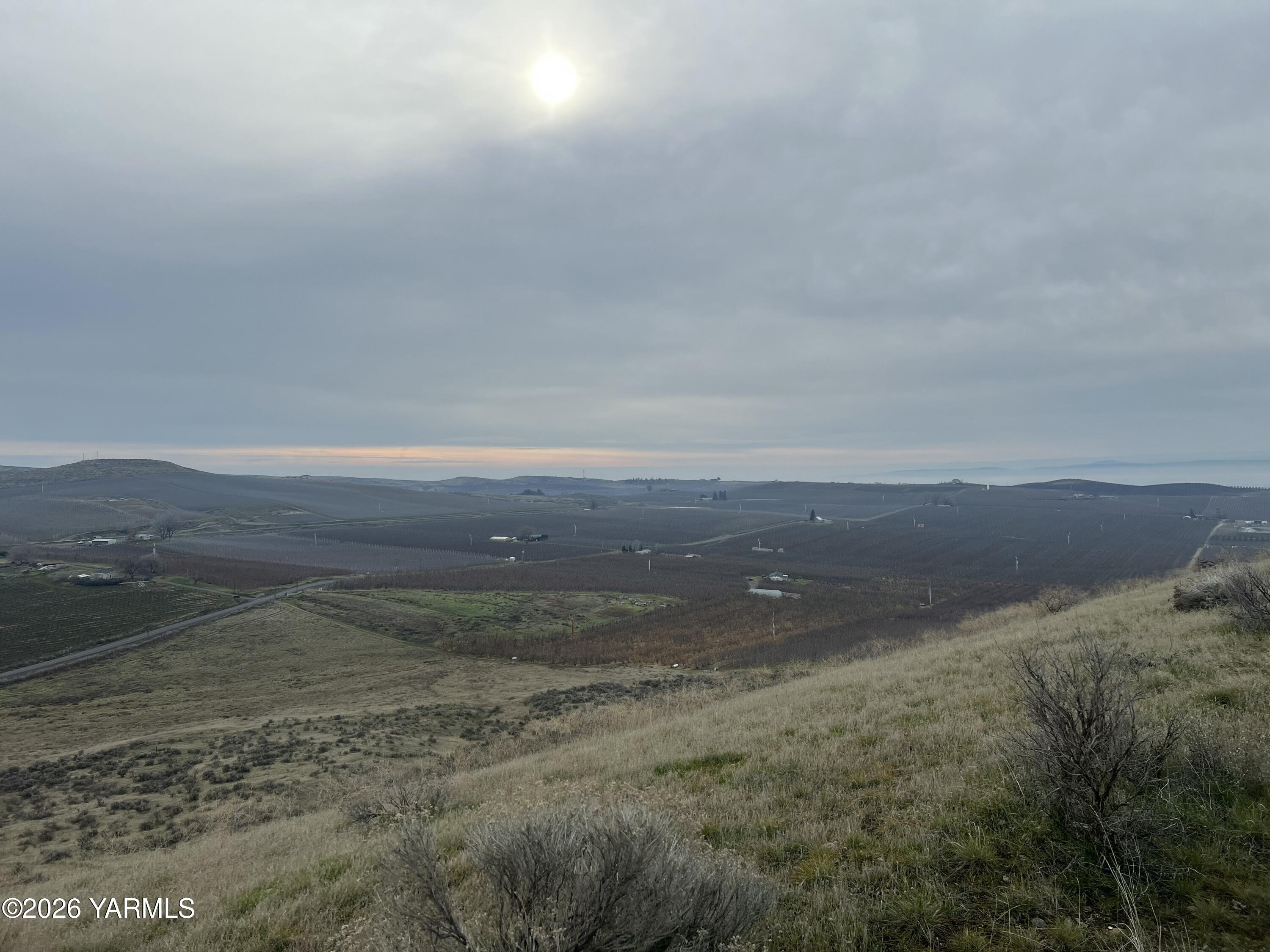761 Nightingale Road Wapato, WA 98951 - Photo 15 of 51 a view of an ocean beach