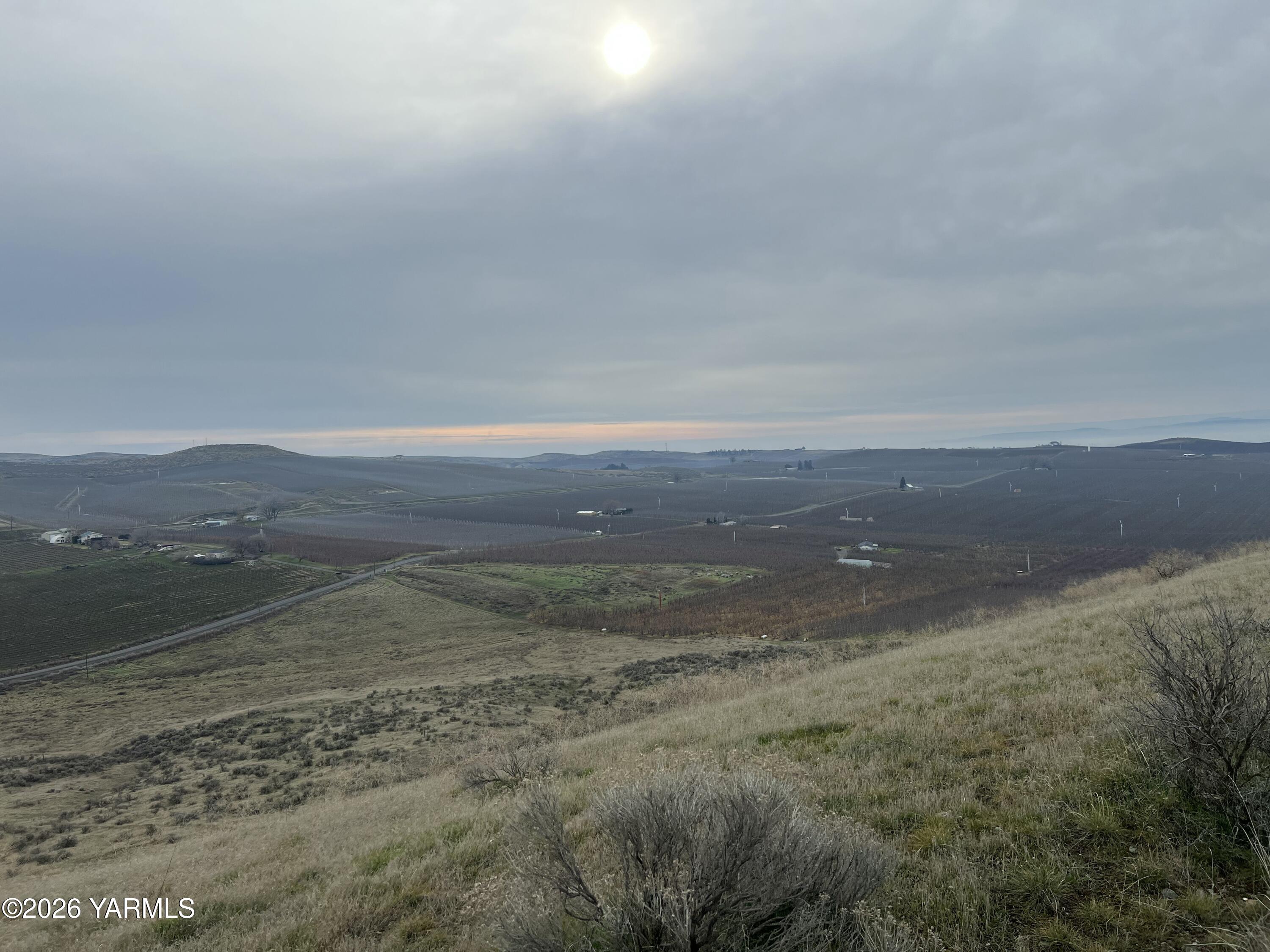 761 Nightingale Road Wapato, WA 98951 - Photo 17 of 51 a view of an ocean beach
