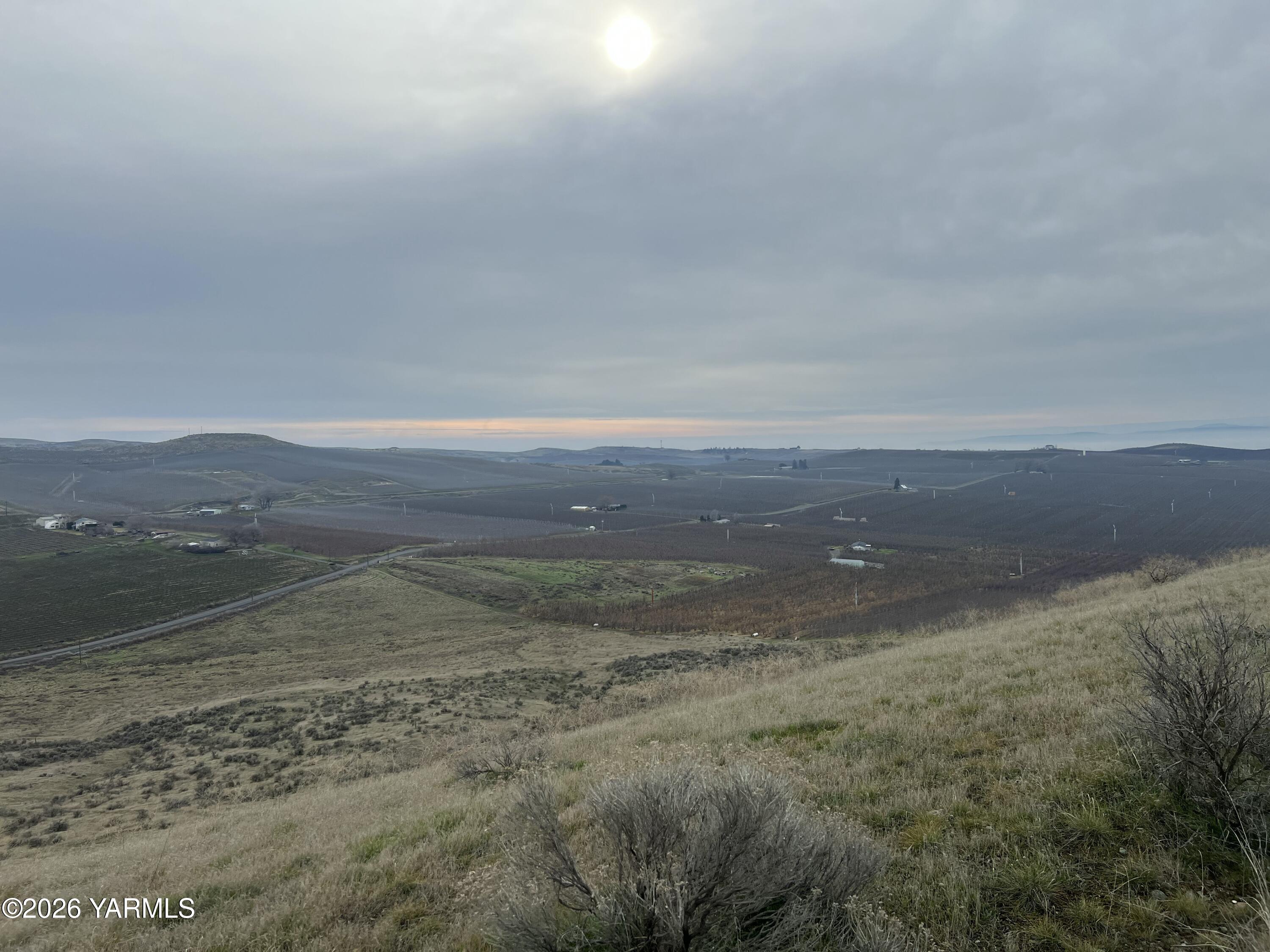 761 Nightingale Road Wapato, WA 98951 - Photo 18 of 51 a view of an ocean beach