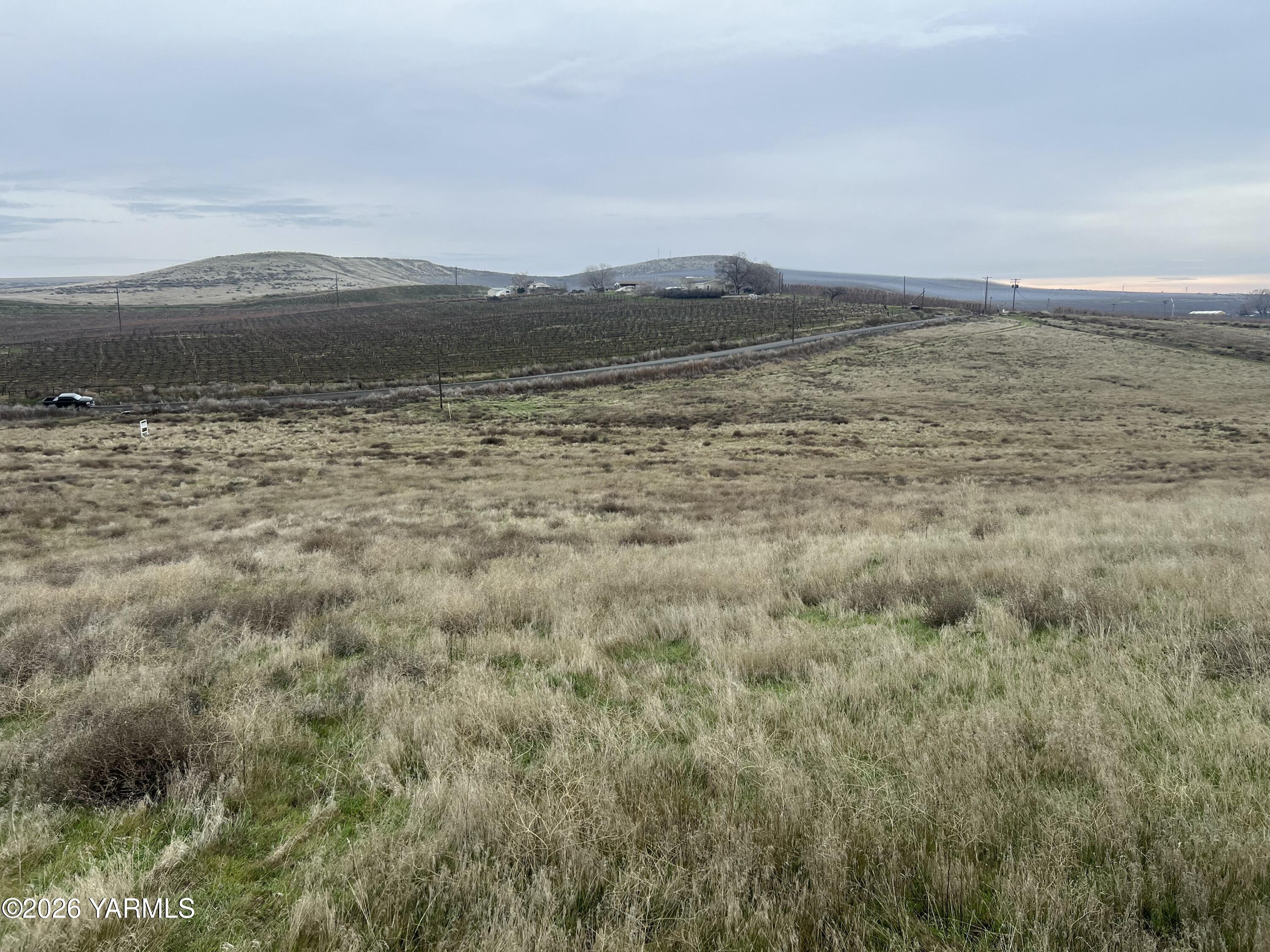 761 Nightingale Road Wapato, WA 98951 - Photo 26 of 51 a view of lake view and mountain view