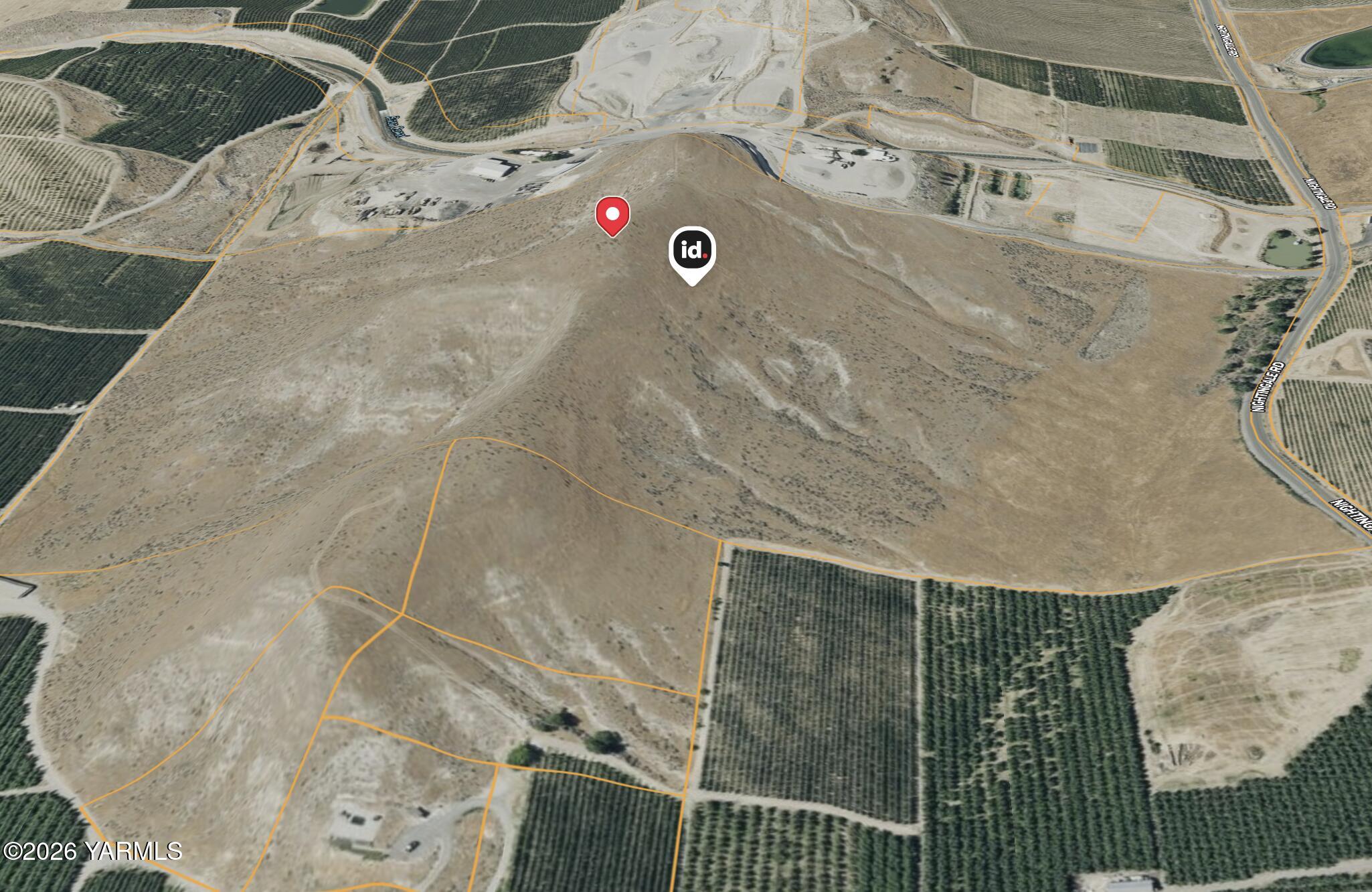 761 Nightingale Road Wapato, WA 98951 - Photo 30 of 51 a bathroom with a bathtub