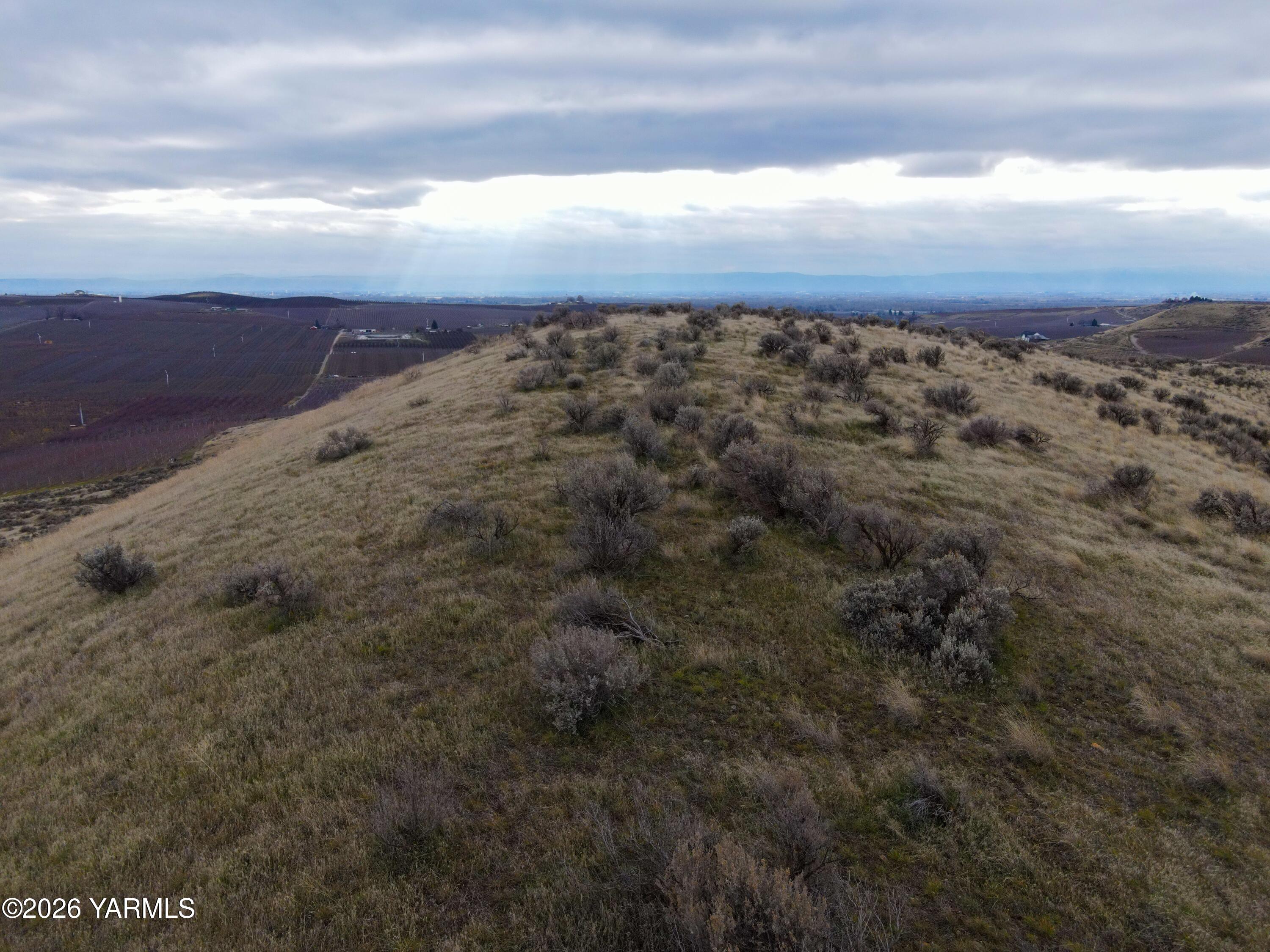 761 Nightingale Road Wapato, WA 98951 - Photo 3 of 12 a view of an ocean