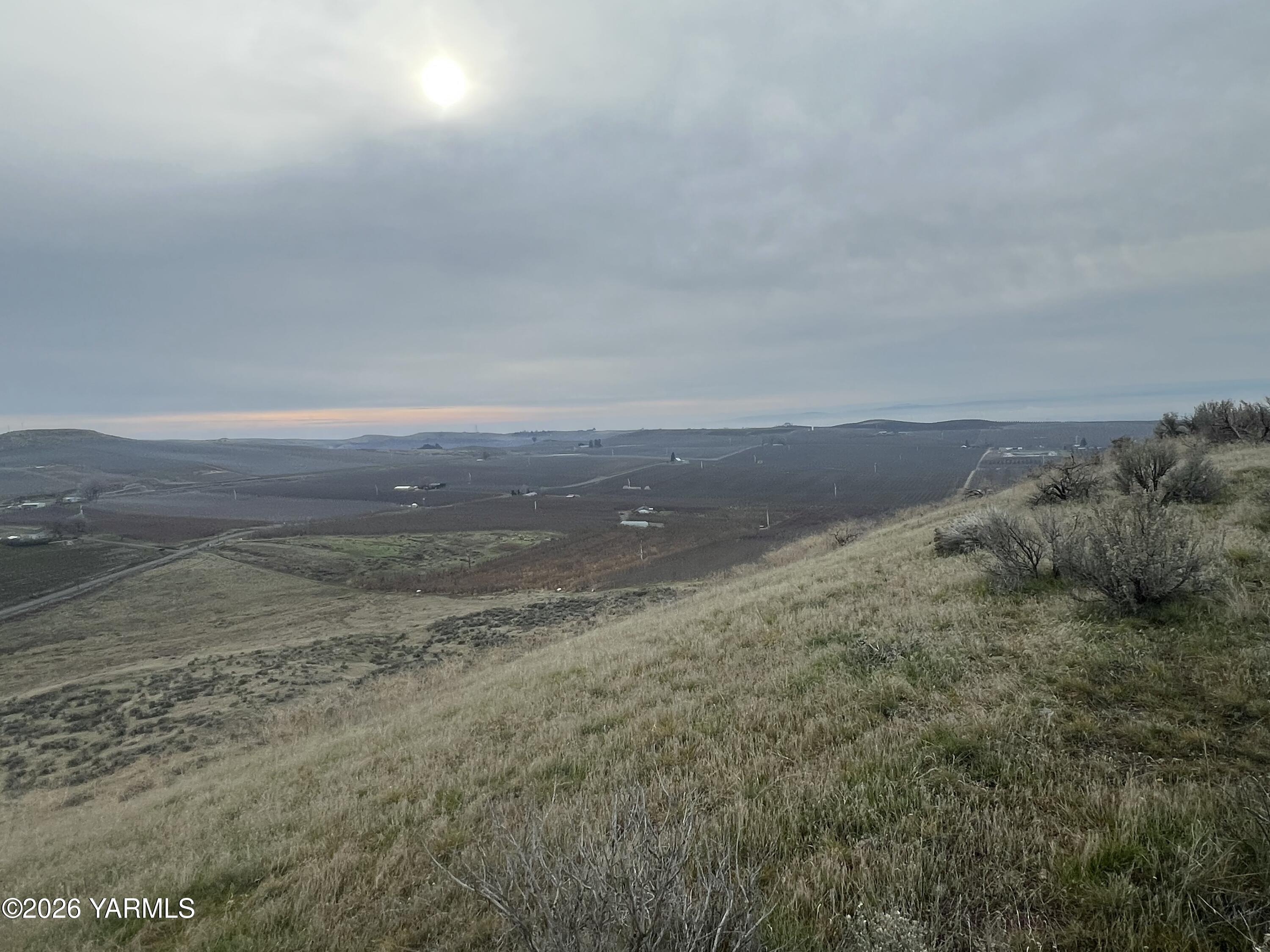 761 Nightingale Road Wapato, WA 98951 - Photo 32 of 51 a view of an ocean beach