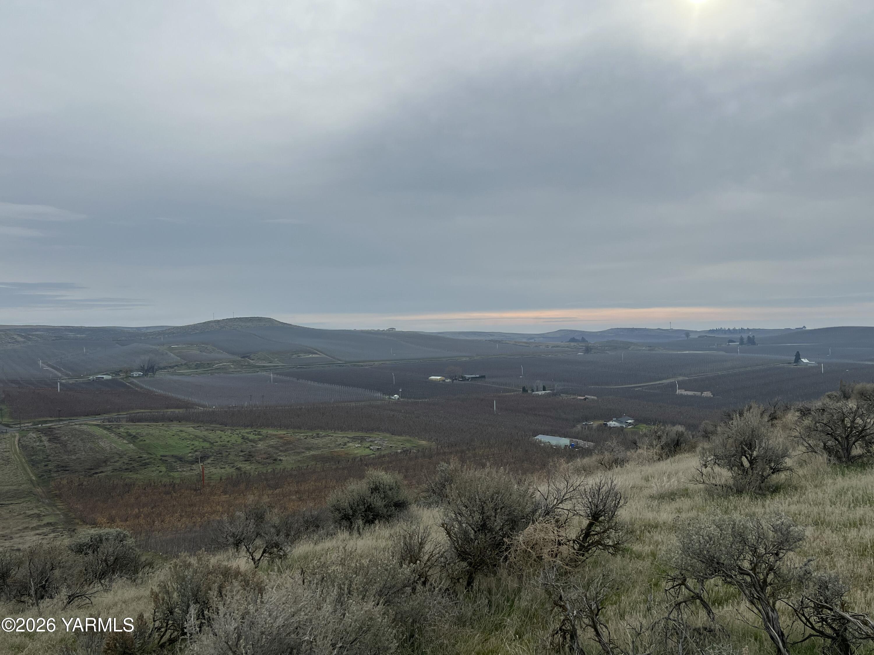 761 Nightingale Road Wapato, WA 98951 - Photo 32 of 51 a view of an outdoor space and mountain view
