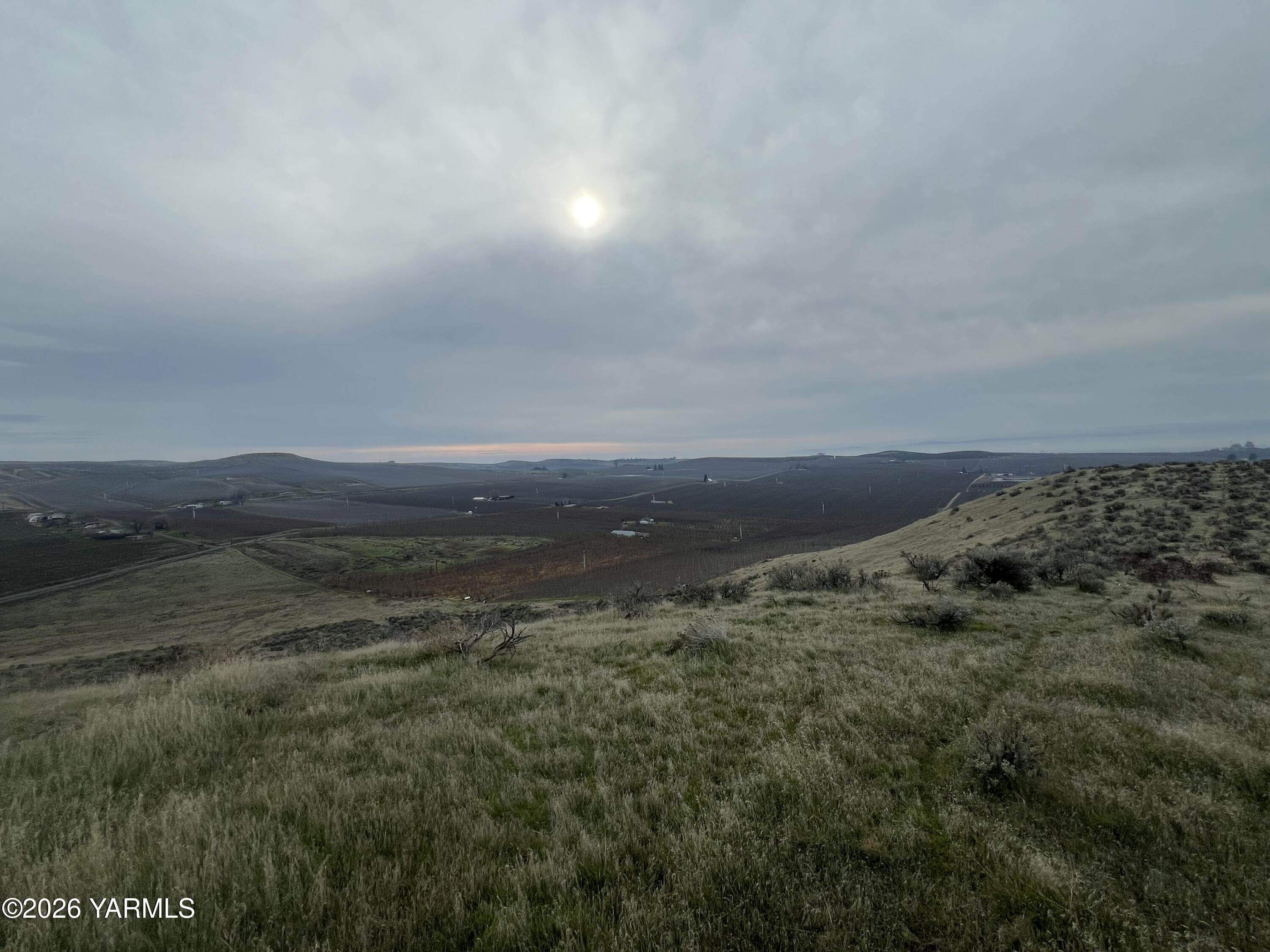 761 Nightingale Road Wapato, WA 98951 - Photo 35 of 51 a view of an ocean beach