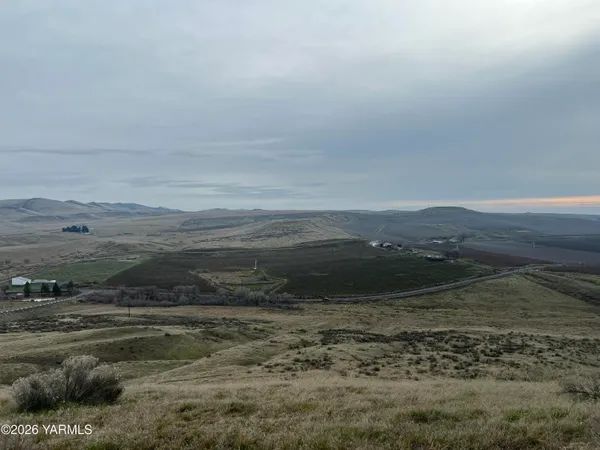 $345,000 | 761 Nightingale Road, Wapato, WA 98951