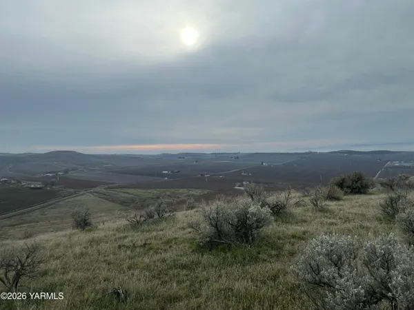 $345,000 | 761 Nightingale Road, Wapato, WA 98951