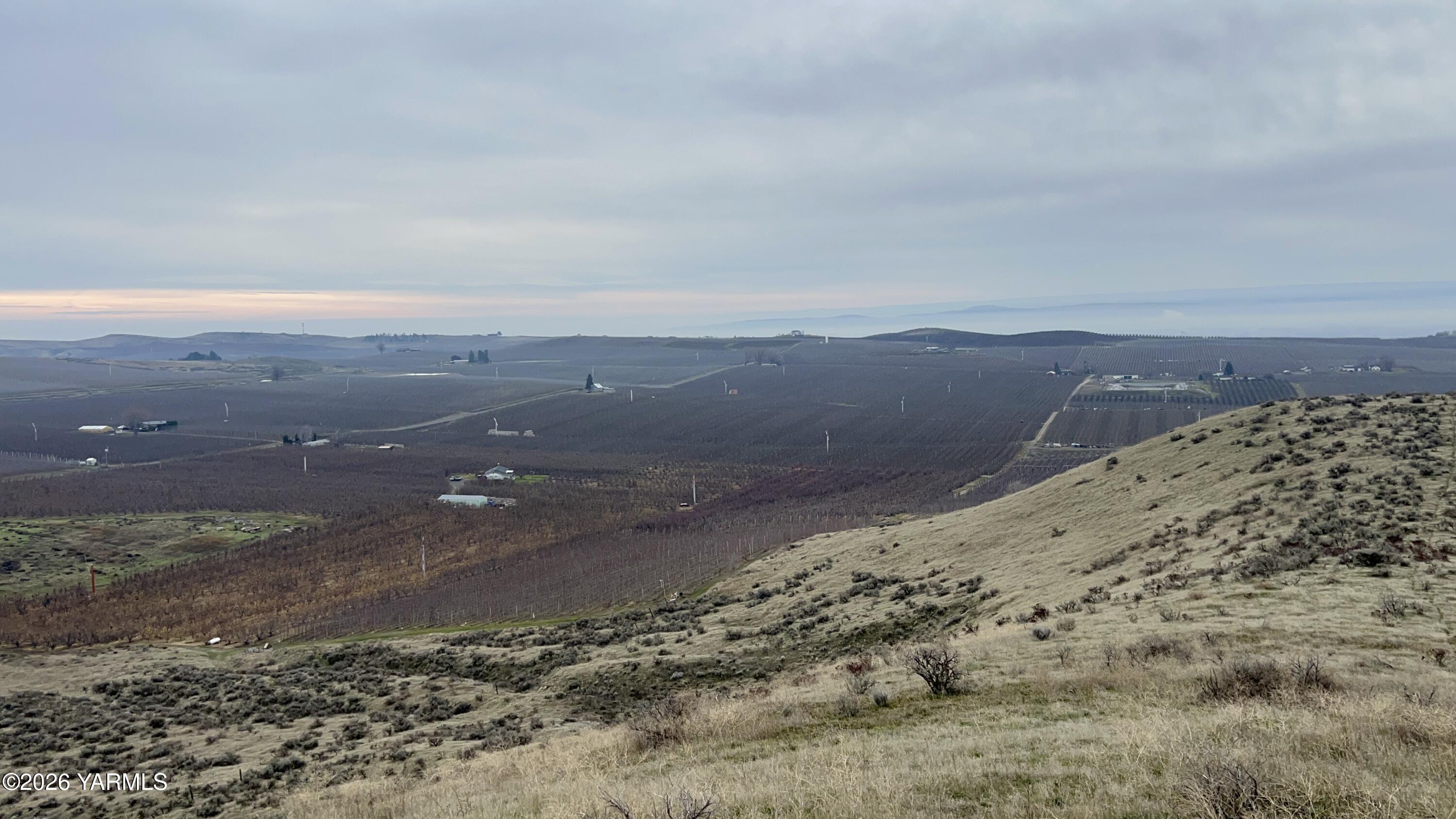 761 Nightingale Road Wapato, WA 98951 - Photo 44 of 51 a view of ocean view with beach