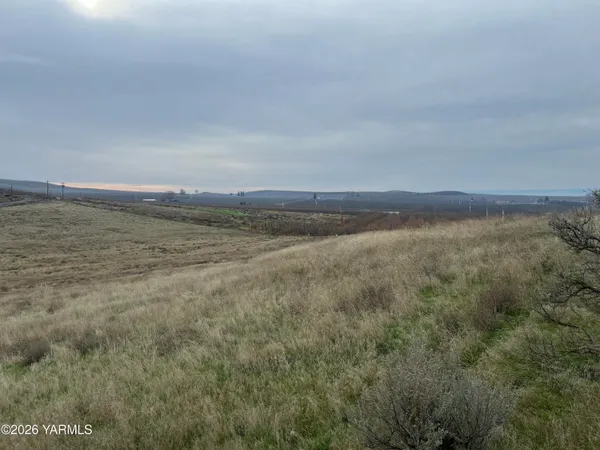 $345,000 | 761 Nightingale Road, Wapato, WA 98951