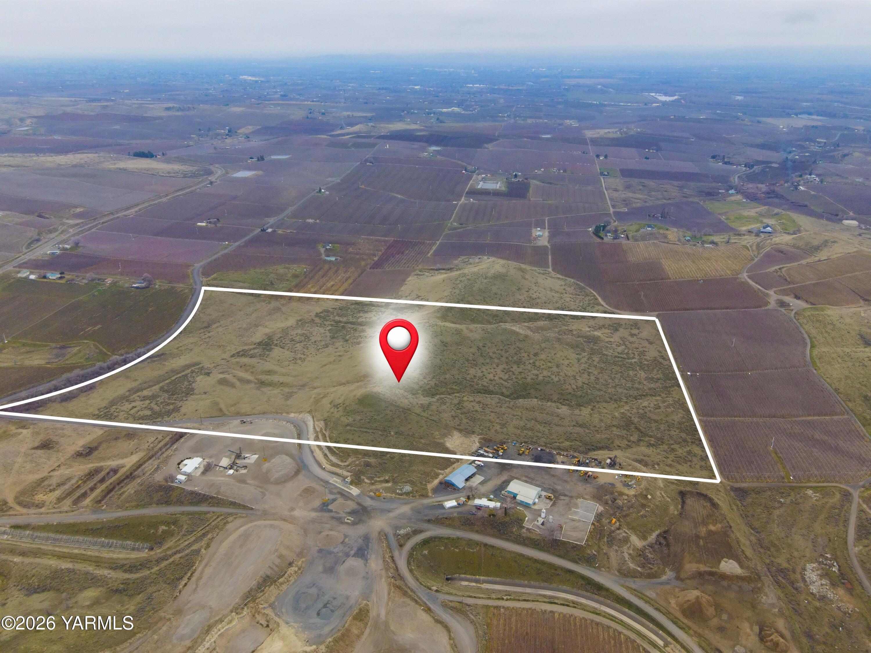 761 Nightingale Road Wapato, WA 98951 - Photo 6 of 12 a view of a tennis court