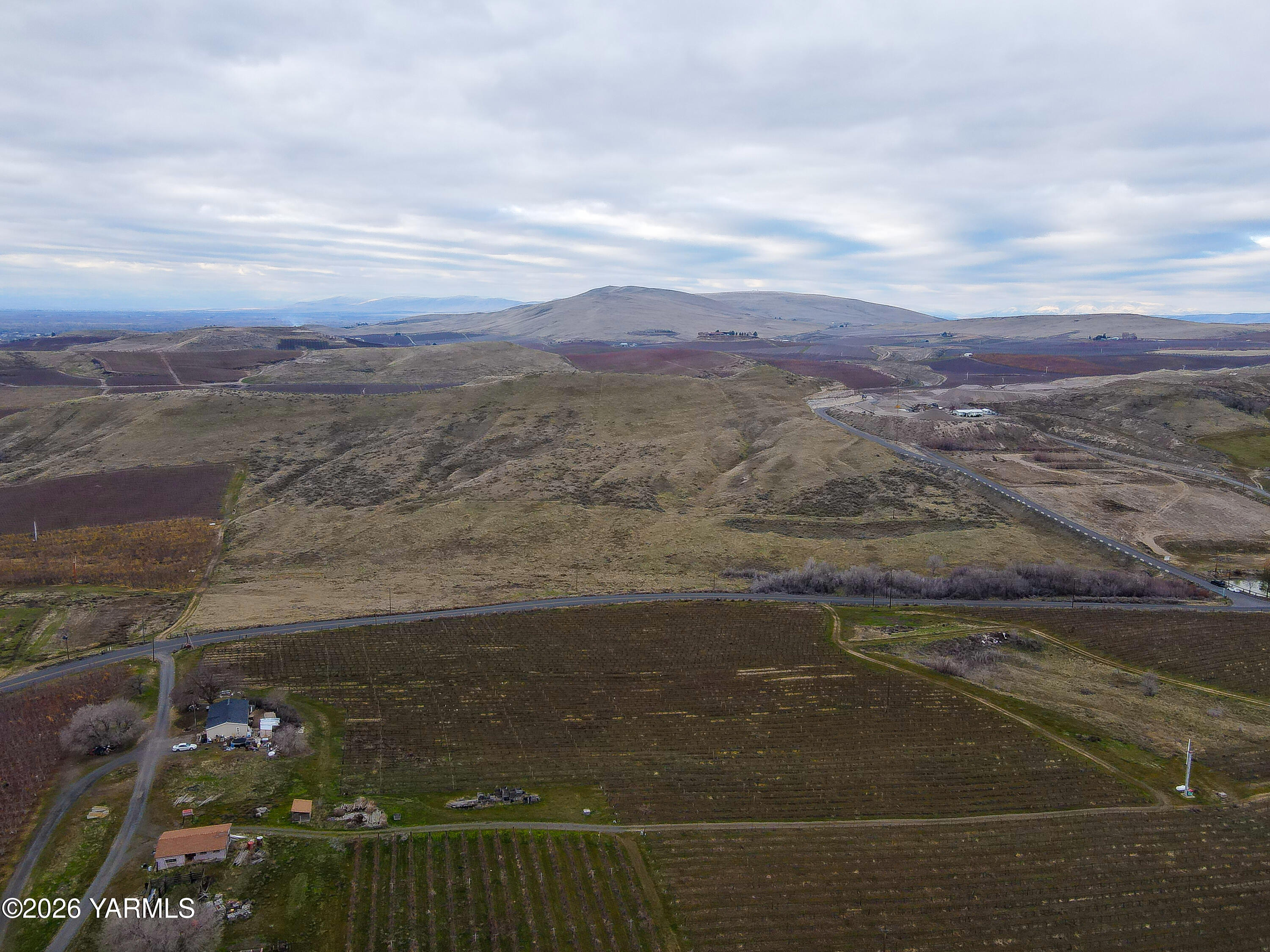761 Nightingale Road Wapato, WA 98951 - Photo 7 of 51 a view of lake with mountain