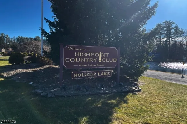 $2,400 | 306 Lake Shore South, Unit F, Montague, NJ 07827