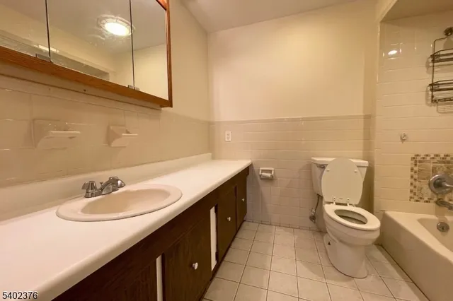 $2,400 | 306 Lake Shore South, Unit F, Montague, NJ 07827