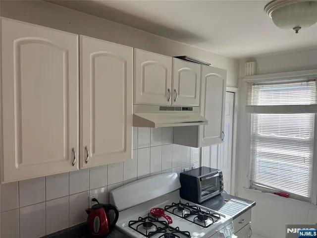 $1,800 | 2018 J Jones Road, Unit 2, Fort Lee, NJ 07024