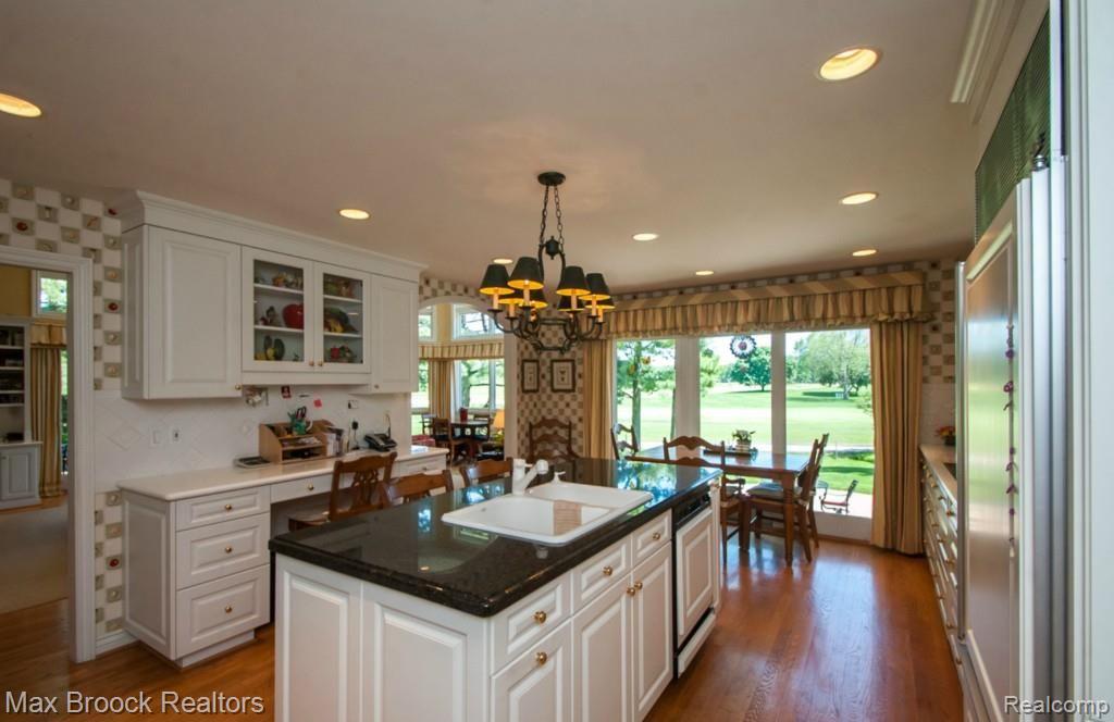 3790 West Maple Road Bloomfield Hills, MI 48301 - Photo 14 of 36 35DSC_7763.jpg