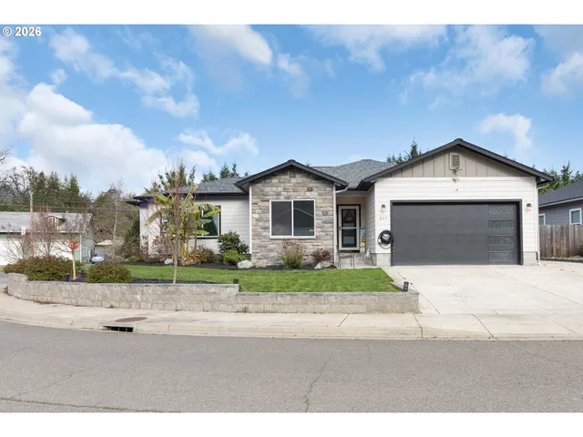 $395,500 | 211 Woody Court, Myrtle Creek, OR 97457