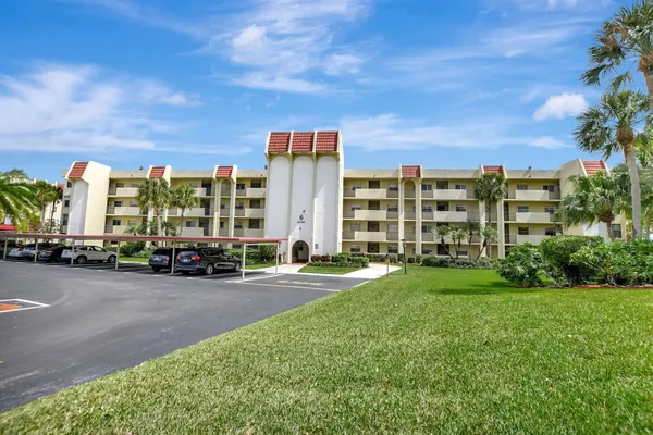 $220,000 | 23305 Barwood Lane North, Unit 303, Boca Raton, FL 33428
