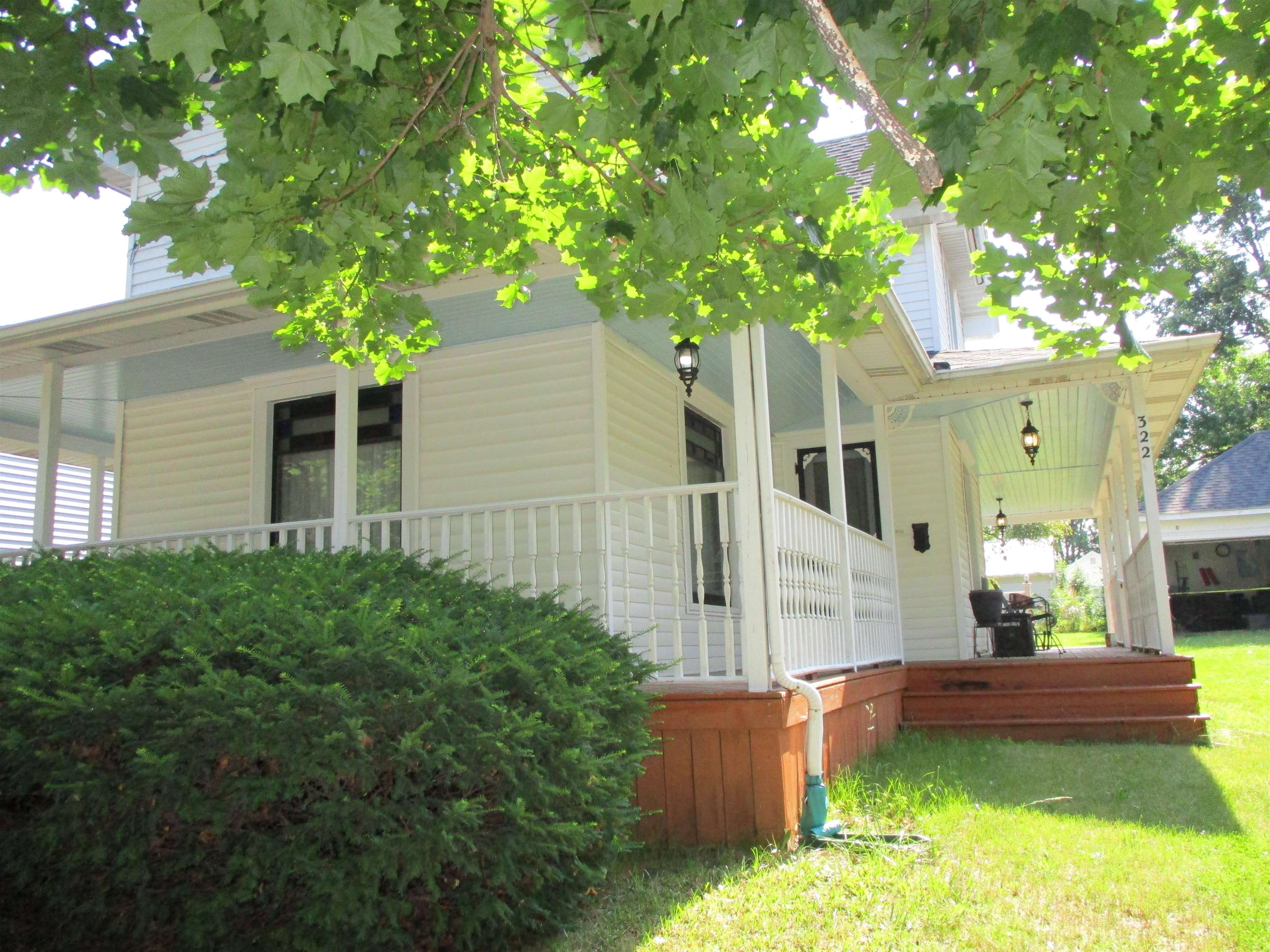 322 North Main Street Perry, MI 48872 - Photo 3 of 32 50180110-8987847c-177a-4f34-aa64-38925501c619.JPG