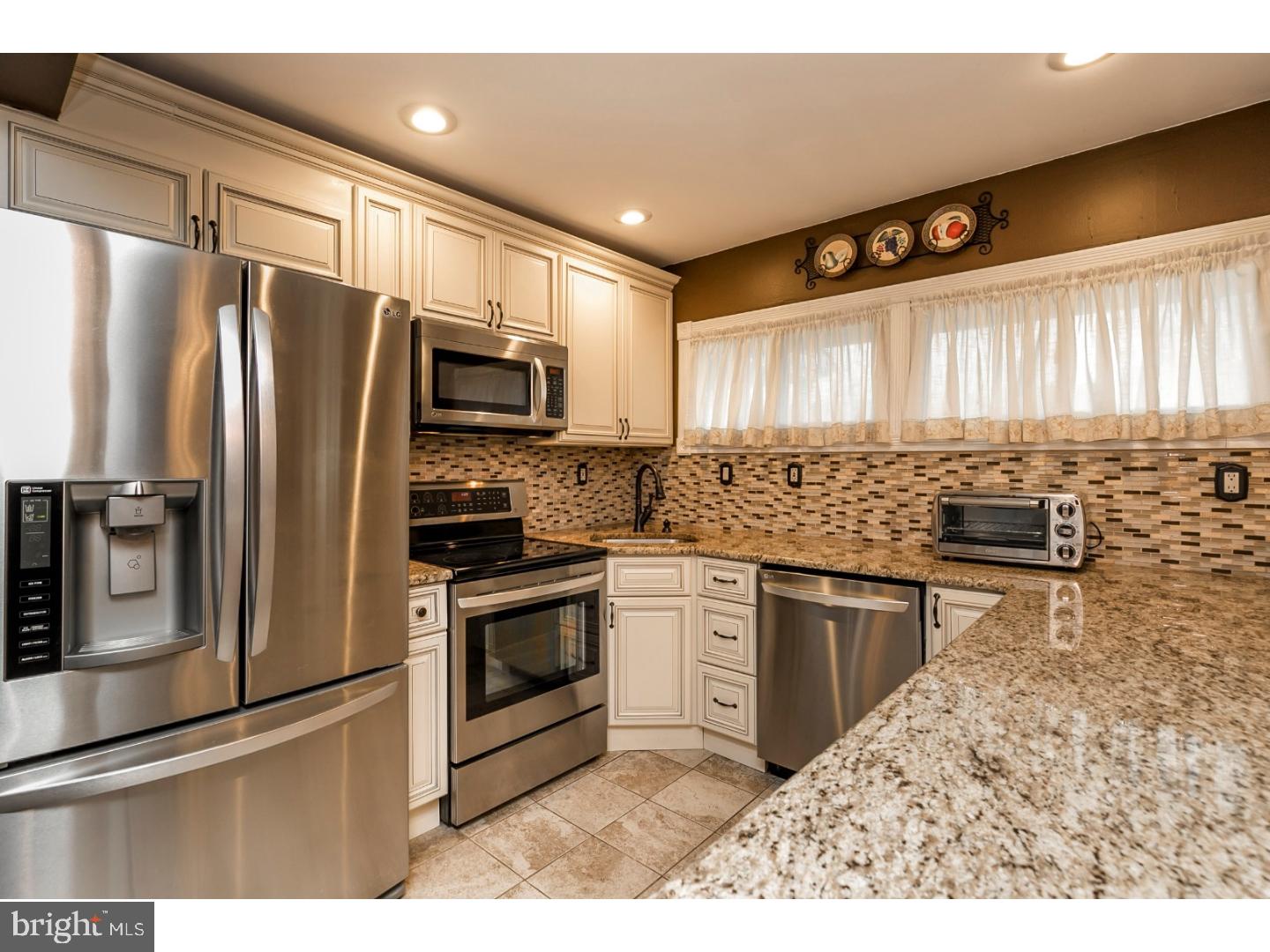50 Grapevine Road Levittown, PA 19057 - Photo 4 of 16 Kitchen