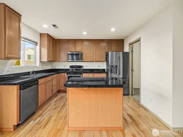 $3,450 | 3225 146th Place Southwest, Lynnwood, WA 98087