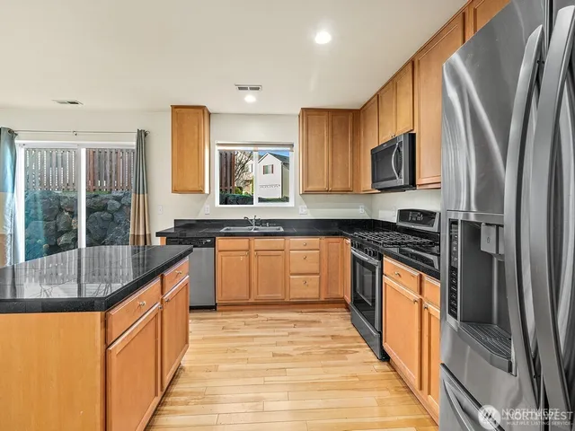 $3,450 | 3225 146th Place Southwest, Lynnwood, WA 98087