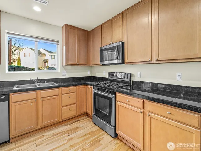 $3,450 | 3225 146th Place Southwest, Lynnwood, WA 98087