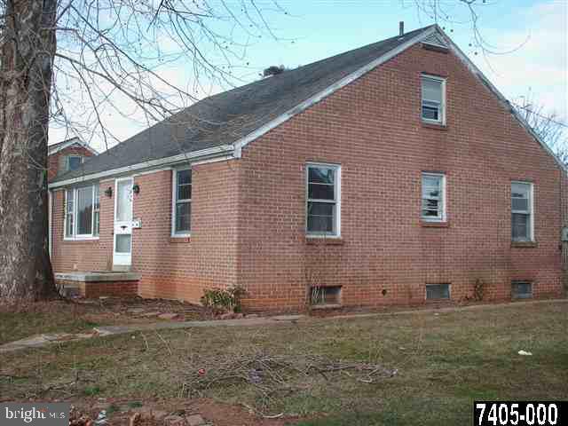 1811 Filbert Street York, PA 17404 - Photo 2 of 19 Gallery Image 2
