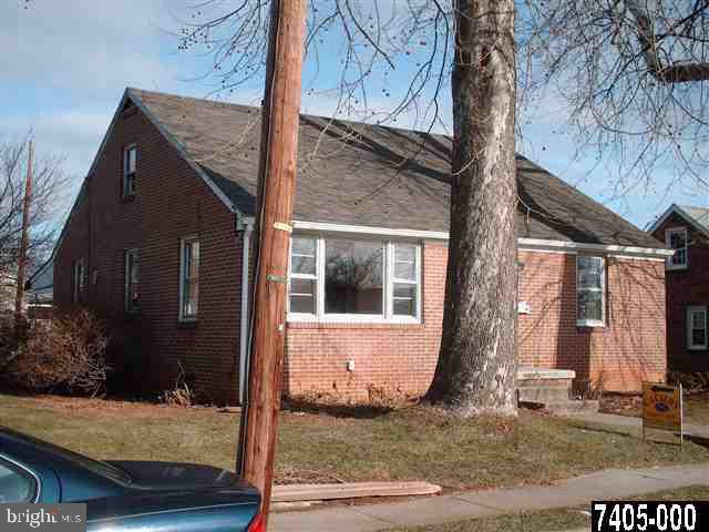 1811 Filbert Street York, PA 17404 - Photo 3 of 19 Gallery Image 3