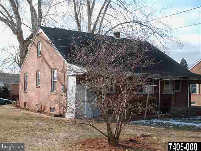 1811 Filbert Street York, PA 17404 - Photo 4 of 19 Gallery Image 4