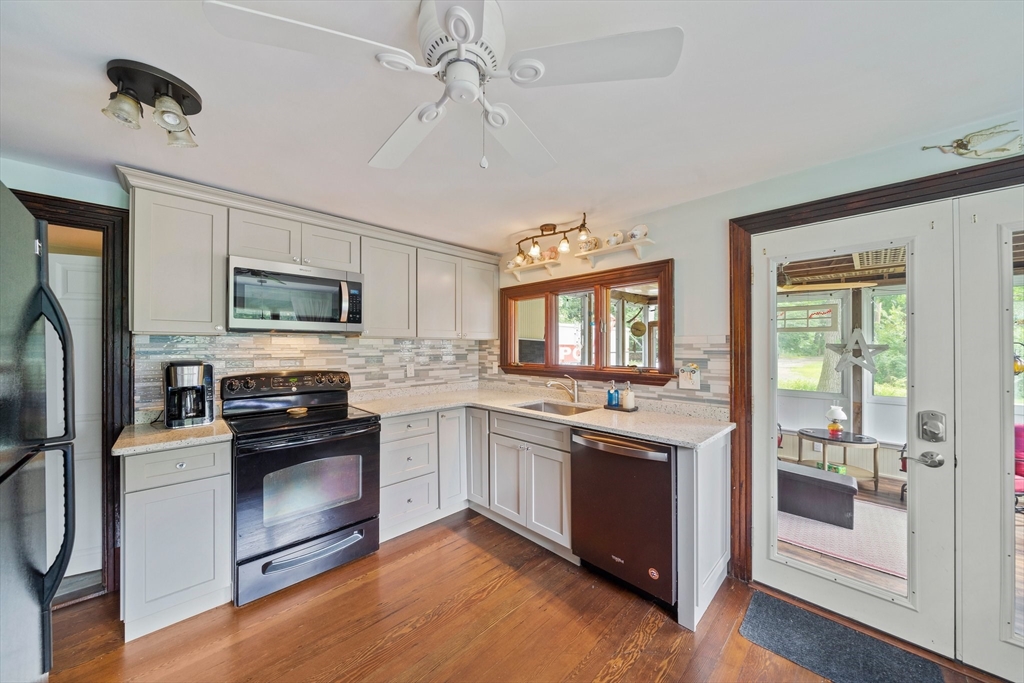 68 R Hartsuff Street Rockland, MA 02370 - Photo 4 of 24 Gallery Image 4