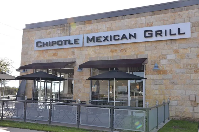 a view of an entryway with a wall